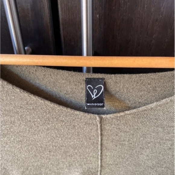 Olive Windsor Sweater - S - Picture 2 of 3